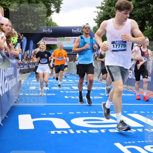 29.06.2025 - hella hamburg halbmarathon Strokosch-Dieckow http://msf.ph/oto/8534072 29.06.2025 10:57:17 Ziel 1387, 1877, 2417, 2676, 4167, 4940, 5926, 6272, 8585, 9450, 9577, 9727, 9884, 9934, 10383, 11590, 11612, 12014, 12590, 13664, 13750, 15110, 15229, 15664, 16625, 16830, 17160, 17660, 17779, 17848, 17993, 19184 meine-sportfotos.de
