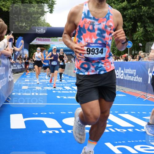 29.06.2025 - hella hamburg halbmarathon Strokosch-Dieckow http://msf.ph/oto/8534082 29.06.2025 10:57:19 Ziel 1877, 2417, 2676, 4940, 5926, 6272, 6281, 6302, 8585, 9450, 9577, 9727, 9934, 10383, 11590, 12014, 12590, 13394, 13664, 13750, 15110, 15229, 15664, 15695, 16625, 16830, 17160, 17660, 17779, 17828, 17848, 17993, 19184 meine-sportfotos.de