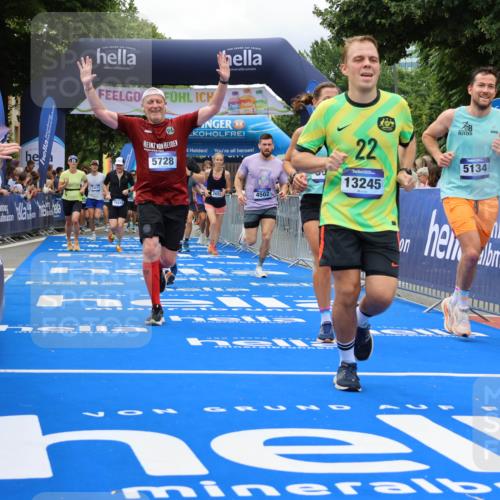29.06.2025 - hella hamburg halbmarathon Strokosch-Dieckow http://msf.ph/oto/8534133 29.06.2025 10:57:30 Ziel 1239, 2236, 2652, 3435, 4502, 5015, 5134, 5457, 5458, 5728, 6281, 6302, 8393, 9727, 12144, 13245, 13394, 14571, 14951, 15220, 15695, 16093, 16830, 17160, 17758, 17769, 17814, 17828 meine-sportfotos.de