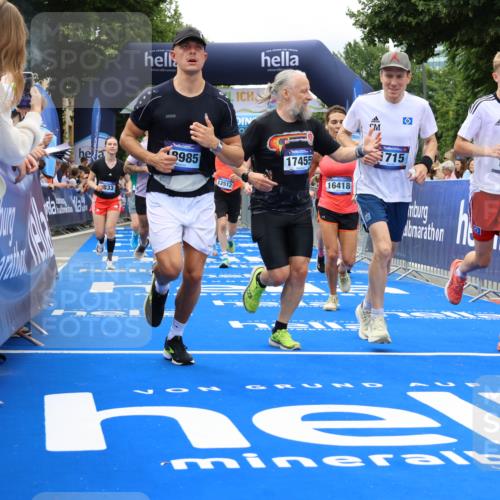29.06.2025 - hella hamburg halbmarathon Strokosch-Dieckow http://msf.ph/oto/8534174 29.06.2025 10:57:42 Ziel 1239, 1715, 1719, 1972, 2034, 2606, 5391, 7269, 7833, 10133, 10599, 10703, 12440, 12523, 12774, 13523, 14571, 14737, 14951, 15217, 15220, 16418, 16517, 17201, 17455, 17769, 17814, 18388, 18508, 18727, 18985 meine-sportfotos.de