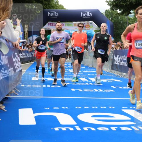 29.06.2025 - hella hamburg halbmarathon Strokosch-Dieckow http://msf.ph/oto/8534177 29.06.2025 10:57:43 Ziel 1715, 1719, 1972, 2034, 2606, 2806, 5391, 7269, 7833, 10133, 10599, 10703, 12440, 12523, 12774, 13523, 14737, 14951, 15217, 15220, 16418, 16517, 17201, 17455, 17769, 17814, 18388, 18492, 18508, 18727, 18985 meine-sportfotos.de