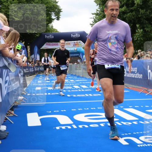 29.06.2025 - hella hamburg halbmarathon Strokosch-Dieckow http://msf.ph/oto/8534182 29.06.2025 10:58:08 Ziel 1563, 1611, 2907, 3141, 4319, 4426, 6104, 6892, 8290, 10036, 10408, 11832, 12773, 13666, 14631, 15125, 15189, 18068 meine-sportfotos.de