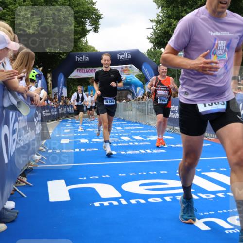 29.06.2025 - hella hamburg halbmarathon Strokosch-Dieckow http://msf.ph/oto/8534185 29.06.2025 10:58:08 Ziel 1563, 1611, 2907, 3141, 4319, 4426, 6104, 6892, 8290, 10036, 10408, 11832, 12773, 13666, 14631, 15125, 15189, 18068 meine-sportfotos.de