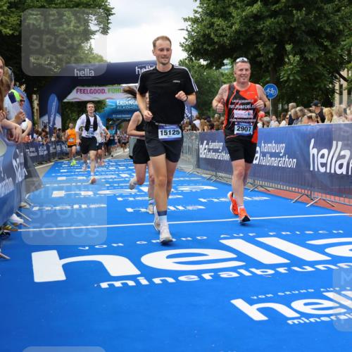 29.06.2025 - hella hamburg halbmarathon Strokosch-Dieckow http://msf.ph/oto/8534187 29.06.2025 10:58:09 Ziel 1563, 1611, 2907, 4319, 4426, 4592, 6104, 6892, 8290, 9230, 10408, 13666, 14631, 15125, 15189, 18068 meine-sportfotos.de