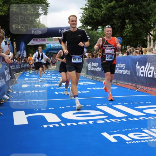 29.06.2025 - hella hamburg halbmarathon Strokosch-Dieckow http://msf.ph/oto/8534188 29.06.2025 10:58:09 Ziel 1563, 1611, 2907, 4319, 4426, 4592, 6104, 6892, 8290, 9230, 10408, 13666, 14631, 15125, 15189, 18068 meine-sportfotos.de
