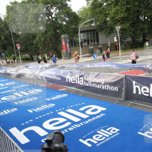 29.06.2025 - hella hamburg halbmarathon Michael Strokosch http://msf.ph/oto/8535198 29.06.2025 08:36:00 Ziel  meine-sportfotos.de