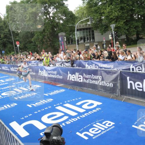 29.06.2025 - hella hamburg halbmarathon Michael Strokosch http://msf.ph/oto/8535243 29.06.2025 10:02:31 Ziel  meine-sportfotos.de