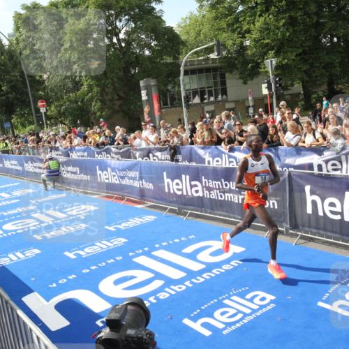 29.06.2025 - hella hamburg halbmarathon Michael Strokosch http://msf.ph/oto/8535253 29.06.2025 10:02:50 Ziel  meine-sportfotos.de