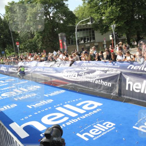 29.06.2025 - hella hamburg halbmarathon Michael Strokosch http://msf.ph/oto/8535287 29.06.2025 10:03:57 Ziel  meine-sportfotos.de