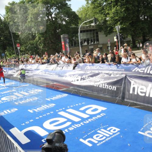 29.06.2025 - hella hamburg halbmarathon Michael Strokosch http://msf.ph/oto/8535288 29.06.2025 10:03:57 Ziel  meine-sportfotos.de