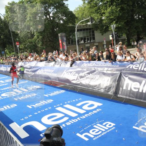 29.06.2025 - hella hamburg halbmarathon Michael Strokosch http://msf.ph/oto/8535289 29.06.2025 10:03:58 Ziel  meine-sportfotos.de
