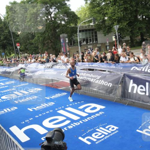 29.06.2025 - hella hamburg halbmarathon Michael Strokosch http://msf.ph/oto/8535294 29.06.2025 10:04:12 Ziel  meine-sportfotos.de