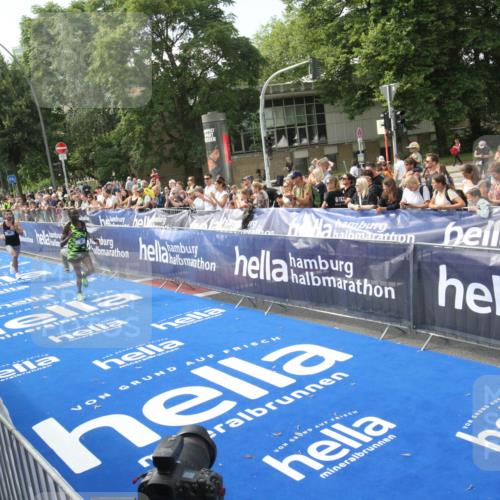 29.06.2025 - hella hamburg halbmarathon Michael Strokosch http://msf.ph/oto/8535296 29.06.2025 10:04:26 Ziel  meine-sportfotos.de