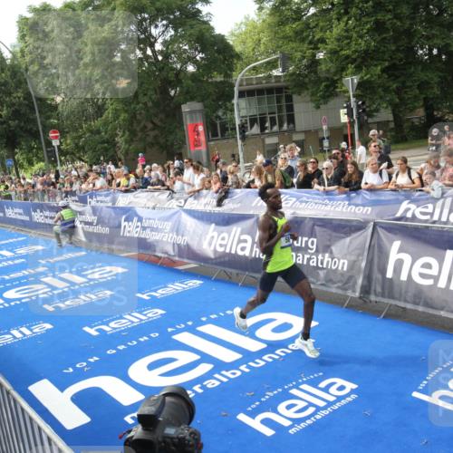 29.06.2025 - hella hamburg halbmarathon Michael Strokosch http://msf.ph/oto/8535306 29.06.2025 10:04:36 Ziel  meine-sportfotos.de