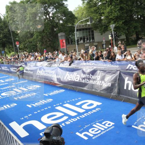 29.06.2025 - hella hamburg halbmarathon Michael Strokosch http://msf.ph/oto/8535307 29.06.2025 10:04:37 Ziel  meine-sportfotos.de