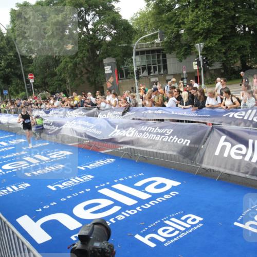 29.06.2025 - hella hamburg halbmarathon Michael Strokosch http://msf.ph/oto/8535328 29.06.2025 10:06:02 Ziel  meine-sportfotos.de