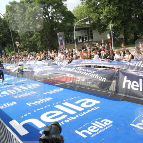 29.06.2025 - hella hamburg halbmarathon Michael Strokosch http://msf.ph/oto/8535336 29.06.2025 10:06:33 Ziel  meine-sportfotos.de
