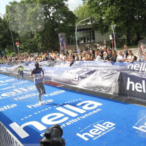 29.06.2025 - hella hamburg halbmarathon Michael Strokosch http://msf.ph/oto/8535338 29.06.2025 10:06:34 Ziel  meine-sportfotos.de
