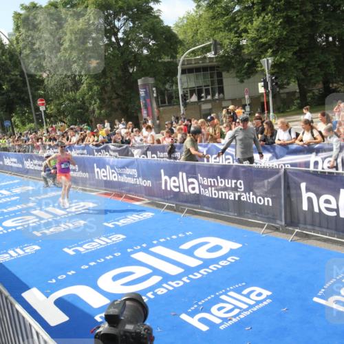 29.06.2025 - hella hamburg halbmarathon Michael Strokosch http://msf.ph/oto/8535339 29.06.2025 10:09:04 Ziel  meine-sportfotos.de