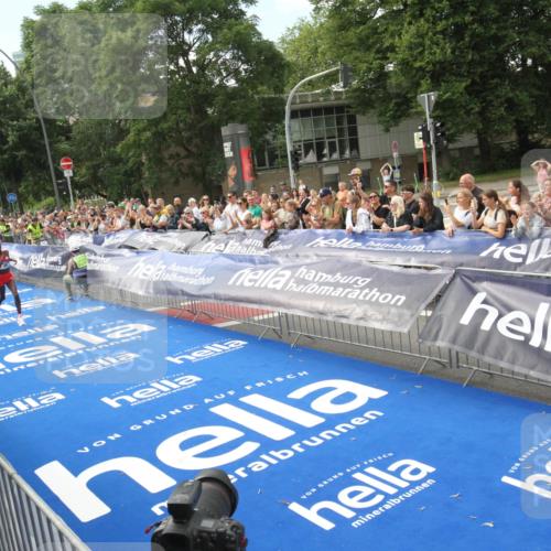 29.06.2025 - hella hamburg halbmarathon Michael Strokosch http://msf.ph/oto/8535343 29.06.2025 10:10:12 Ziel  meine-sportfotos.de