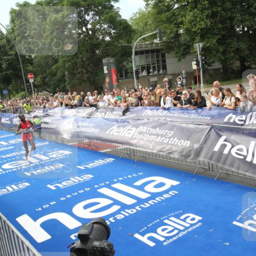 29.06.2025 - hella hamburg halbmarathon Michael Strokosch http://msf.ph/oto/8535344 29.06.2025 10:10:12 Ziel  meine-sportfotos.de