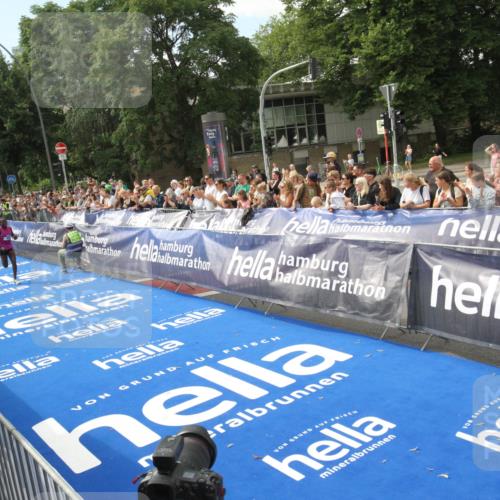 29.06.2025 - hella hamburg halbmarathon Michael Strokosch http://msf.ph/oto/8535349 29.06.2025 10:10:39 Ziel  meine-sportfotos.de