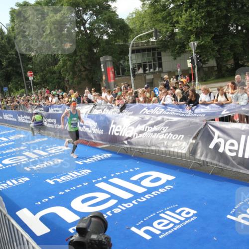 29.06.2025 - hella hamburg halbmarathon Michael Strokosch http://msf.ph/oto/8535355 29.06.2025 10:11:03 Ziel  meine-sportfotos.de