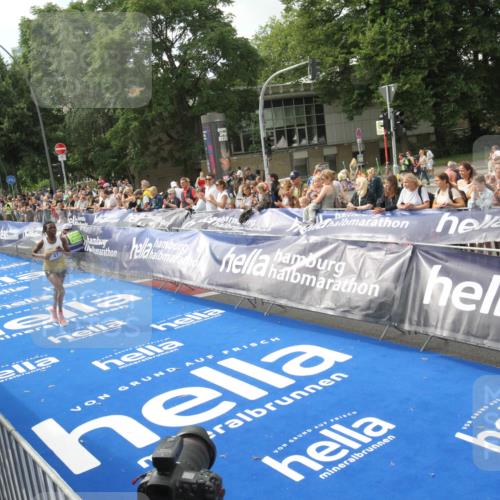 29.06.2025 - hella hamburg halbmarathon Michael Strokosch http://msf.ph/oto/8535370 29.06.2025 10:12:24 Ziel  meine-sportfotos.de