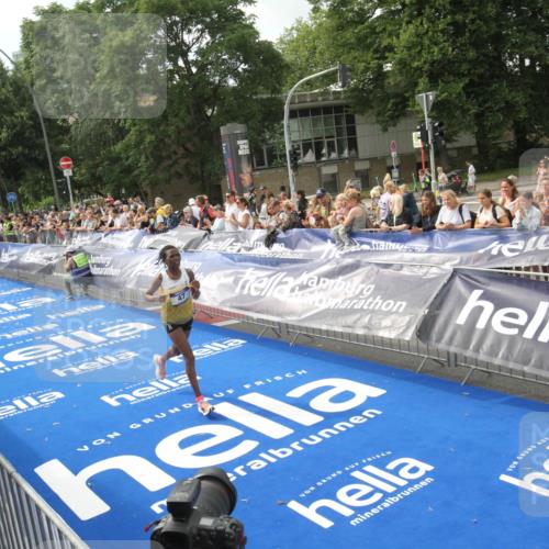 29.06.2025 - hella hamburg halbmarathon Michael Strokosch http://msf.ph/oto/8535372 29.06.2025 10:12:24 Ziel  meine-sportfotos.de