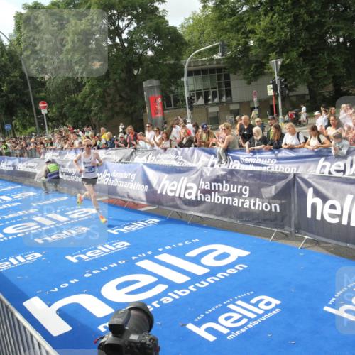 29.06.2025 - hella hamburg halbmarathon Michael Strokosch http://msf.ph/oto/8535376 29.06.2025 10:12:44 Ziel  meine-sportfotos.de