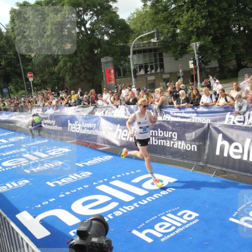 29.06.2025 - hella hamburg halbmarathon Michael Strokosch http://msf.ph/oto/8535378 29.06.2025 10:12:45 Ziel  meine-sportfotos.de