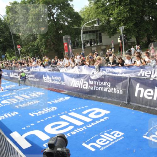 29.06.2025 - hella hamburg halbmarathon Michael Strokosch http://msf.ph/oto/8535393 29.06.2025 10:14:33 Ziel  meine-sportfotos.de