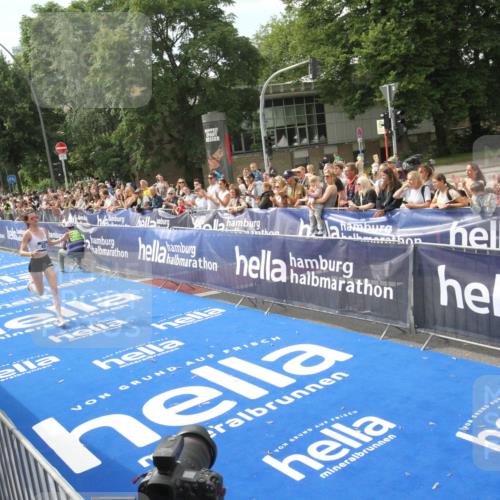 29.06.2025 - hella hamburg halbmarathon Michael Strokosch http://msf.ph/oto/8535403 29.06.2025 10:15:50 Ziel  meine-sportfotos.de
