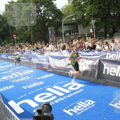 29.06.2025 - hella hamburg halbmarathon Michael Strokosch http://msf.ph/oto/8535412 29.06.2025 10:16:25 Ziel  meine-sportfotos.de