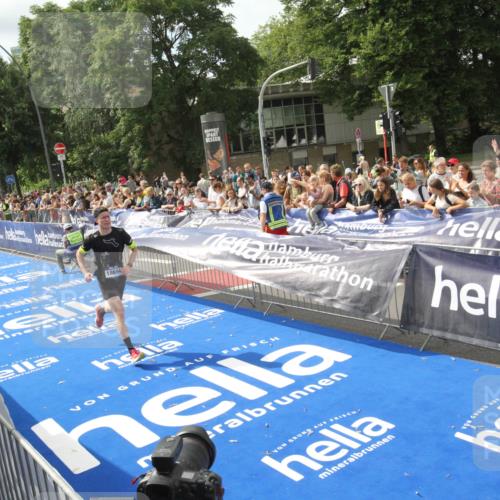 29.06.2025 - hella hamburg halbmarathon Michael Strokosch http://msf.ph/oto/8535432 29.06.2025 10:17:27 Ziel  meine-sportfotos.de