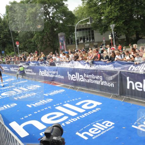 29.06.2025 - hella hamburg halbmarathon Michael Strokosch http://msf.ph/oto/8535454 29.06.2025 10:18:48 Ziel  meine-sportfotos.de
