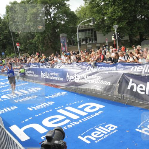 29.06.2025 - hella hamburg halbmarathon Michael Strokosch http://msf.ph/oto/8535456 29.06.2025 10:18:49 Ziel  meine-sportfotos.de