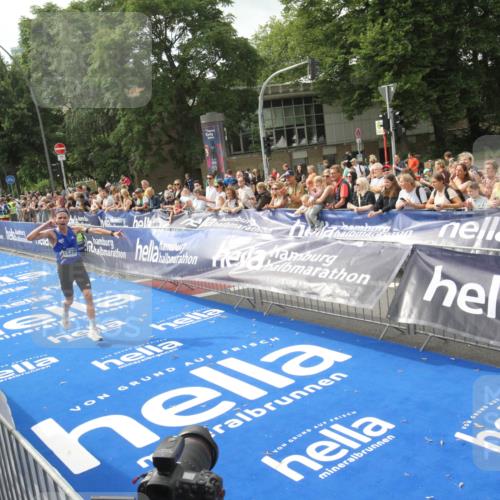 29.06.2025 - hella hamburg halbmarathon Michael Strokosch http://msf.ph/oto/8535457 29.06.2025 10:18:50 Ziel  meine-sportfotos.de