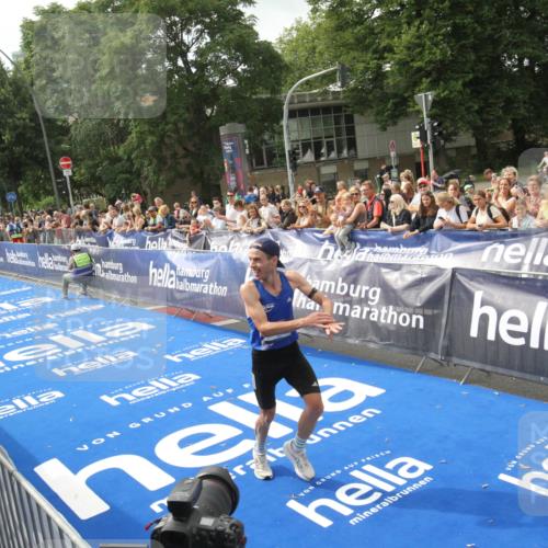 29.06.2025 - hella hamburg halbmarathon Michael Strokosch http://msf.ph/oto/8535459 29.06.2025 10:18:51 Ziel  meine-sportfotos.de