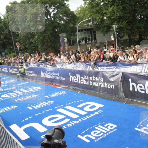 29.06.2025 - hella hamburg halbmarathon Michael Strokosch http://msf.ph/oto/8535461 29.06.2025 10:18:57 Ziel  meine-sportfotos.de
