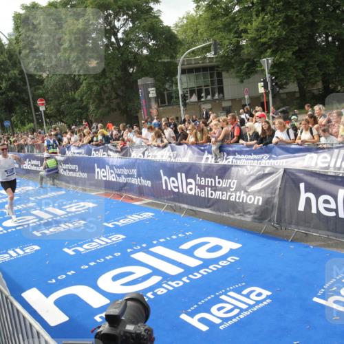 29.06.2025 - hella hamburg halbmarathon Michael Strokosch http://msf.ph/oto/8535462 29.06.2025 10:18:57 Ziel  meine-sportfotos.de