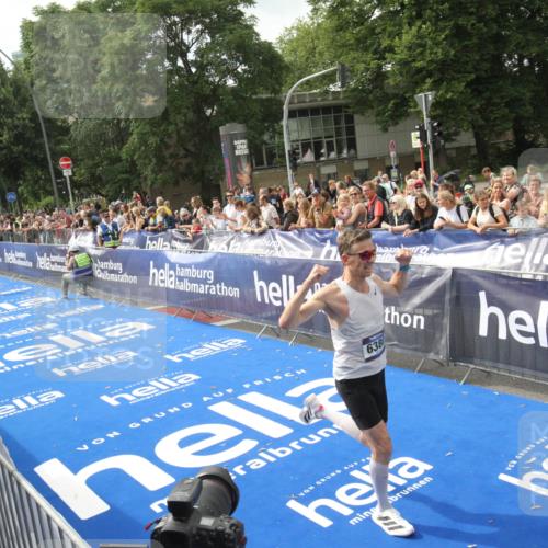 29.06.2025 - hella hamburg halbmarathon Michael Strokosch http://msf.ph/oto/8535465 29.06.2025 10:18:58 Ziel  meine-sportfotos.de