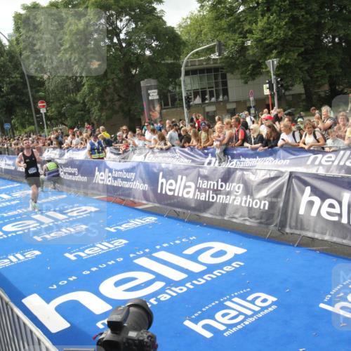 29.06.2025 - hella hamburg halbmarathon Michael Strokosch http://msf.ph/oto/8535467 29.06.2025 10:19:00 Ziel  meine-sportfotos.de
