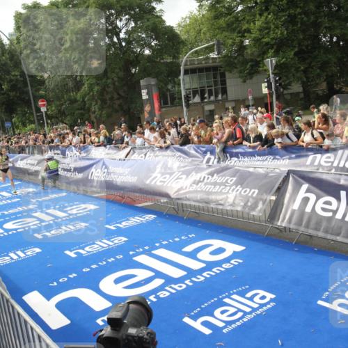 29.06.2025 - hella hamburg halbmarathon Michael Strokosch http://msf.ph/oto/8535472 29.06.2025 10:19:11 Ziel  meine-sportfotos.de