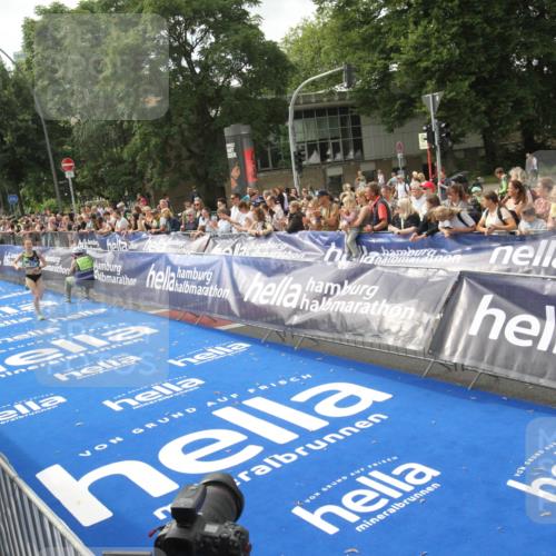 29.06.2025 - hella hamburg halbmarathon Michael Strokosch http://msf.ph/oto/8535473 29.06.2025 10:19:11 Ziel  meine-sportfotos.de