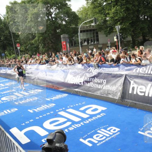 29.06.2025 - hella hamburg halbmarathon Michael Strokosch http://msf.ph/oto/8535484 29.06.2025 10:19:26 Ziel  meine-sportfotos.de