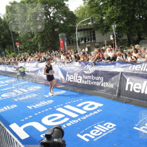 29.06.2025 - hella hamburg halbmarathon Michael Strokosch http://msf.ph/oto/8535486 29.06.2025 10:19:27 Ziel  meine-sportfotos.de