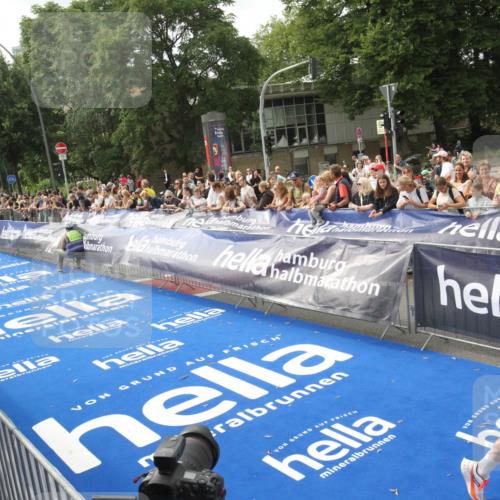 29.06.2025 - hella hamburg halbmarathon Michael Strokosch http://msf.ph/oto/8535489 29.06.2025 10:19:33 Ziel  meine-sportfotos.de