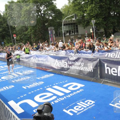 29.06.2025 - hella hamburg halbmarathon Michael Strokosch http://msf.ph/oto/8535491 29.06.2025 10:19:42 Ziel  meine-sportfotos.de