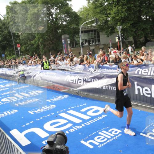 29.06.2025 - hella hamburg halbmarathon Michael Strokosch http://msf.ph/oto/8535494 29.06.2025 10:19:44 Ziel  meine-sportfotos.de